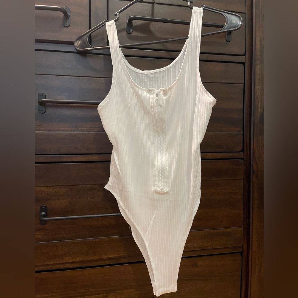 Zip up bodysuit sz small(fits like medium)